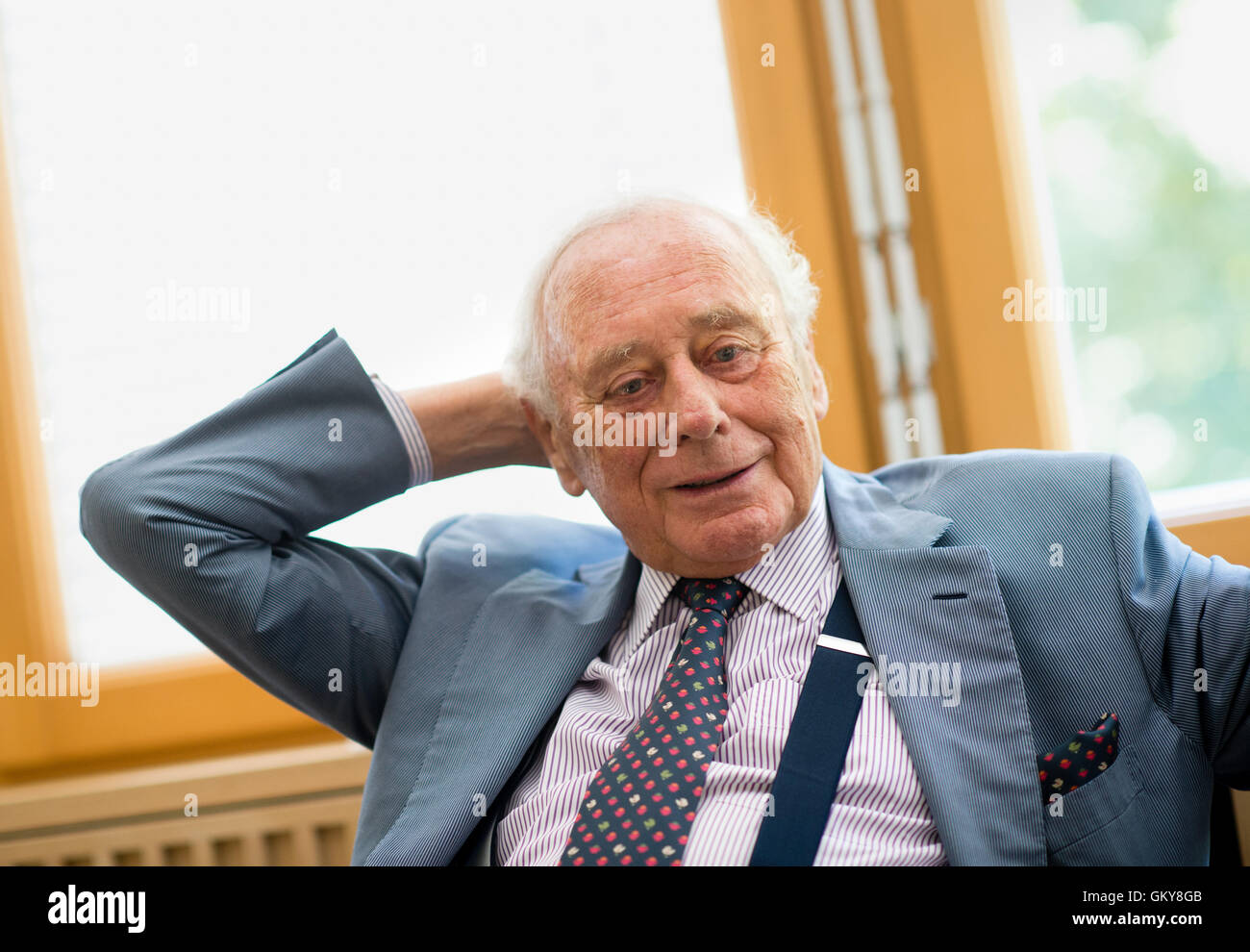 Der Unternehmer und Kunstförderer Reinhold Würth spricht am 23.08.2016 bei einem Interviewtermin mit der Deutschen Presse-Agentur (dpa) in Salzburg. Foto: Matthias Balk/dpa Stock Photo