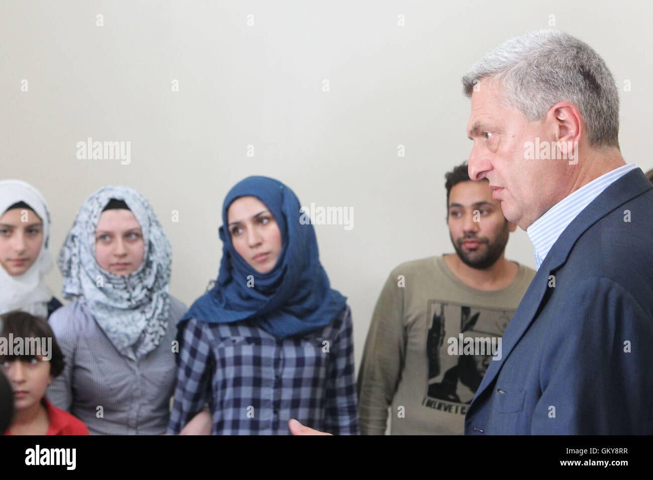 Athens, Greece. 24th Aug, 2016. United Nations High Commissioner for Refugees (UNHCR) Italian Filippo Grandi, speaks with a Syrian refugee family who are staying at a house in Athens. About 58.000 people are stranded in the country most of them live at refugees camps but under the Greek housing scheme, assisted by the U.N. refugee agency, over 9.000 refugees are receiving hotel vouchers or live in vacant apartments. Credit:  Aristidis Vafeiadakis/ZUMA Wire/Alamy Live News Stock Photo