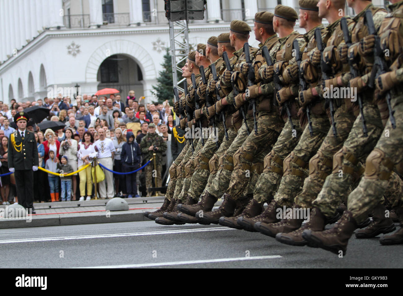 Украина была готова. Украинский военный парад. Украина солдаты на параде. Парад украинских и российских войск. Украинские солдаты на параде.