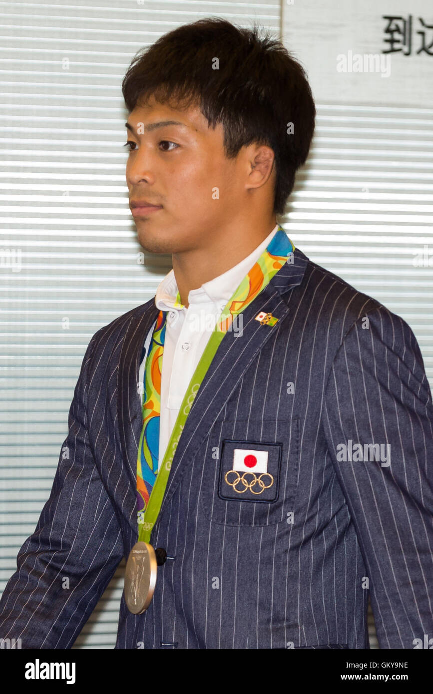 Tokyo, Japan. 24th August, 2016. Rio 2016 Olympic Men's Wrestling Greco-Roman 59kg silver medalist Shinobu Ota arrives at Tokyo International Airport on August 24, 2016, Tokyo, Japan. Hundreds of fans were waiting to get close to the sports stars returning from the 2016 Rio Olympic Games. Credit:  Rodrigo Reyes Marin/AFLO/Alamy Live News Stock Photo