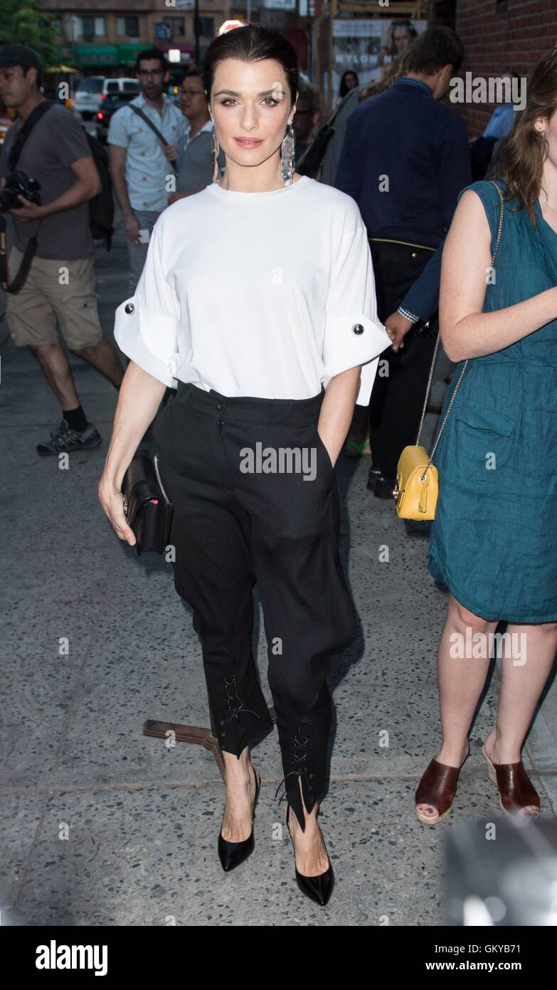 New York, NY, USA. 23rd Aug, 2016. Rachel Weisz out and about for Celebrity Candids - TUE, New York, NY August 23, 2016. Credit:  Steven Ferdman/Everett Collection/Alamy Live News Stock Photo