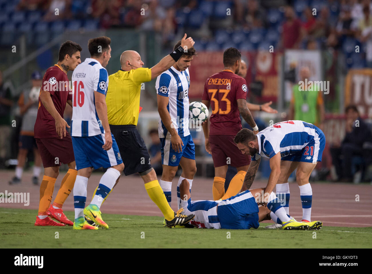 Rome, Italy. 23rd Aug, 2016. Emerson (Roma) Football/Soccer : Emerson of AS Roma leaves the pitch after being sent off during the UEFA Champions League Play-off 2nd leg match between AC Roma 0-3 FC Porto at Stadio Olimpico in Rome, Italy . © Maurizio Borsari/AFLO/Alamy Live News Stock Photo