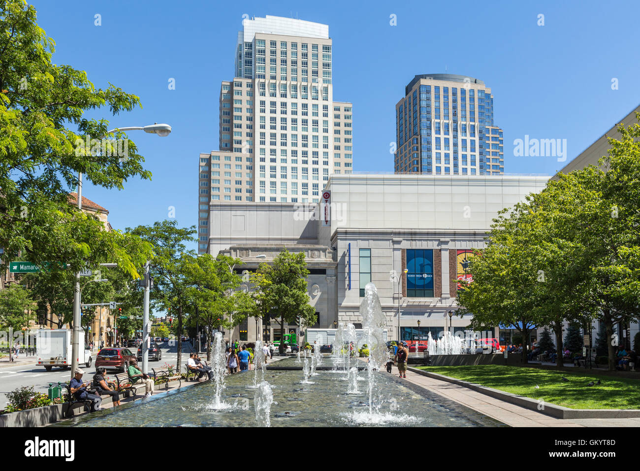 People enjoy the fountains in Renaissance Park Plaza at lunchtime in downtown White Plains, New York. Stock Photo