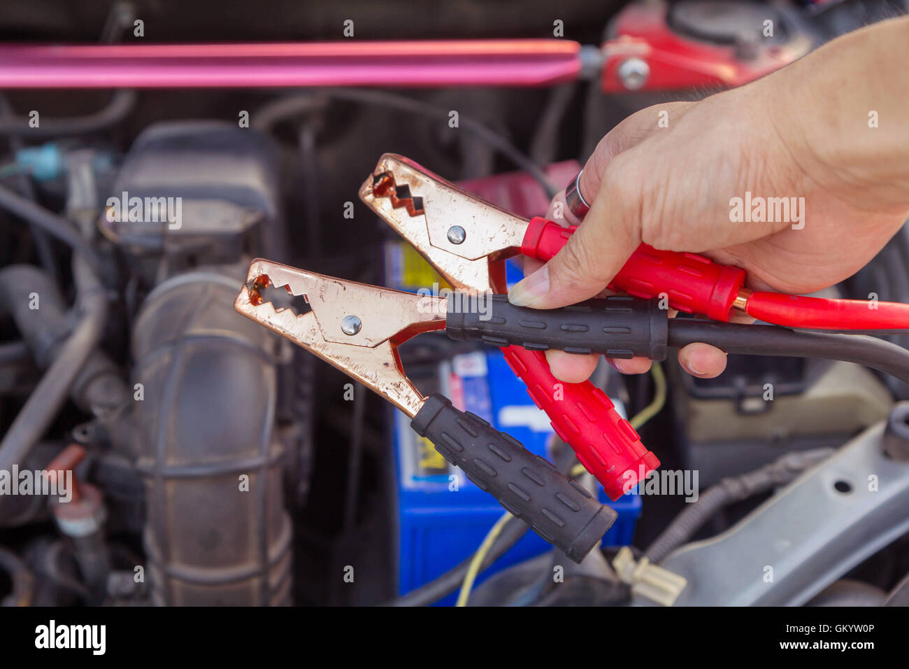 jumping the car battery / charging car battery Stock Photo Alamy