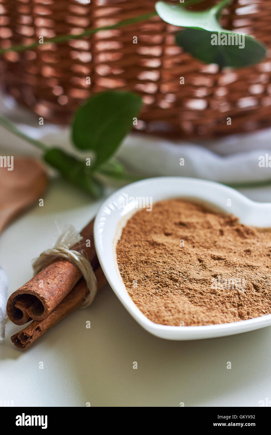 Heart bowl cinnamon sticks hires stock photography and images Alamy