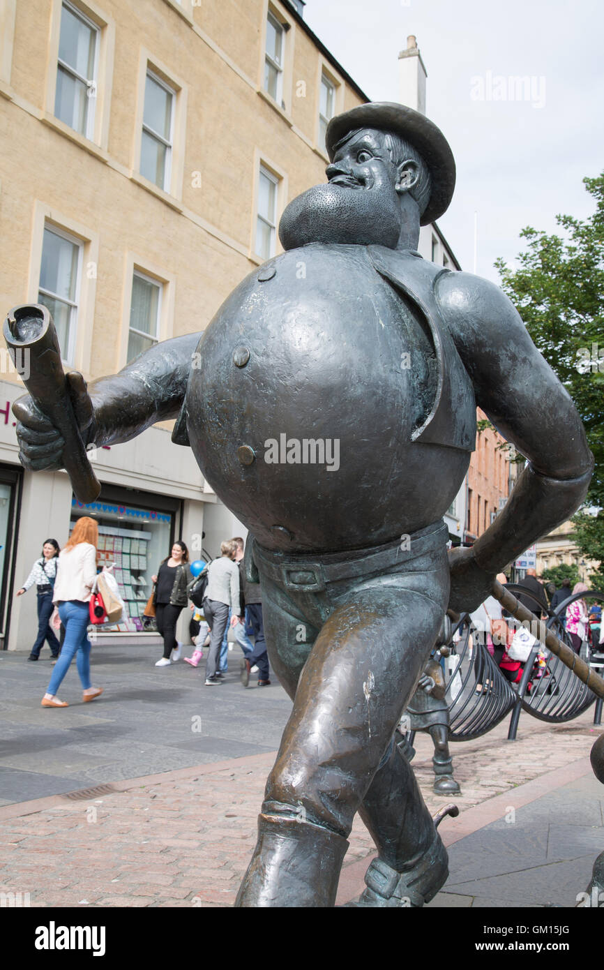Dundee statue desperate dan hires stock photography and images Alamy