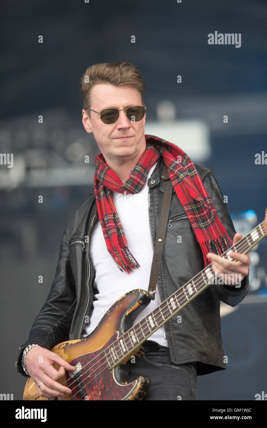 Dougie payne travis v festival hylands park hires stock photography