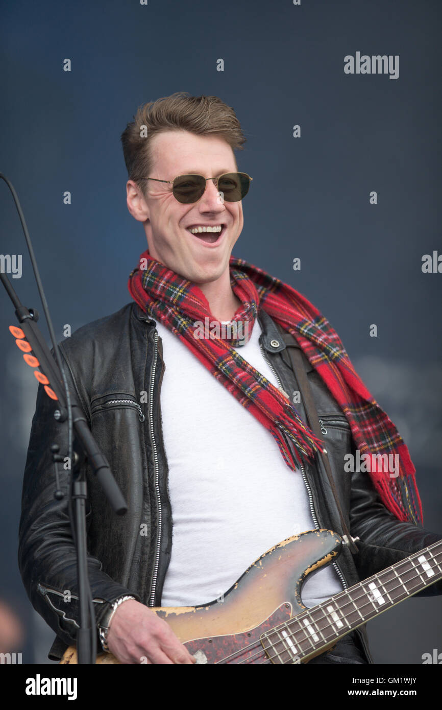 Dougie payne travis v festival hylands park hires stock photography