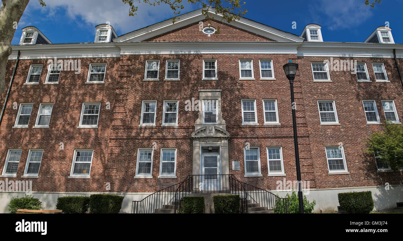 Federal family housing building on Governor's Island Stock Photo Alamy