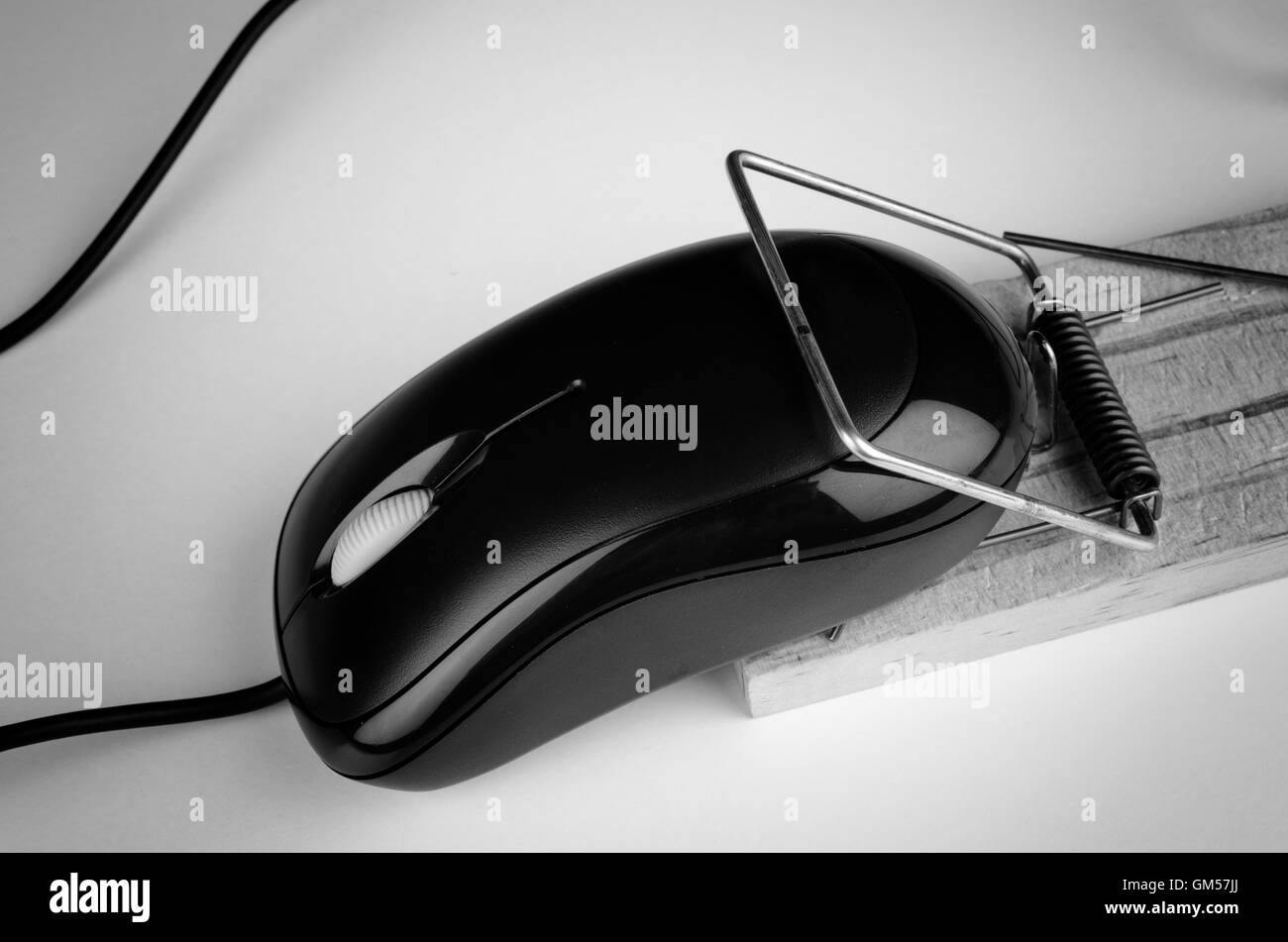 Computer mouse in a trap, a e commerce and computer addiction concept