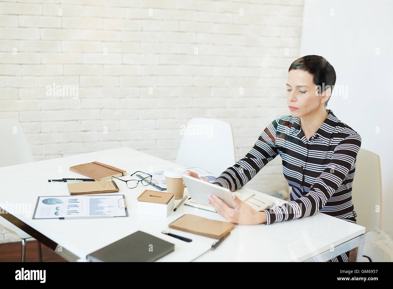 Young professional woman sitting tablet hi-res stock photography and ...