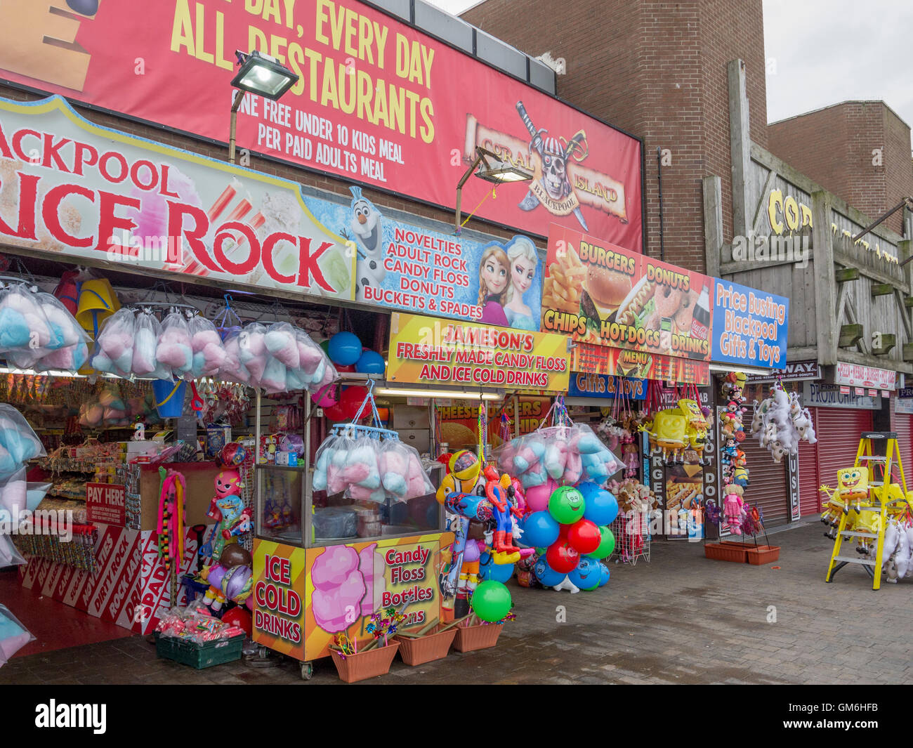 Typical tourist shop in Blackpool Stock Photo Alamy