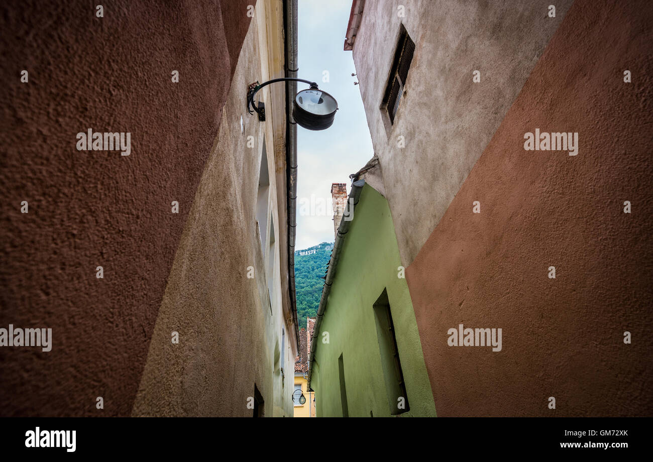 80m long Strada Sforii (Rope Street also called String Street) in Brasov,  Romania, one of the narrowest streets in Europe Stock Photo - Alamy