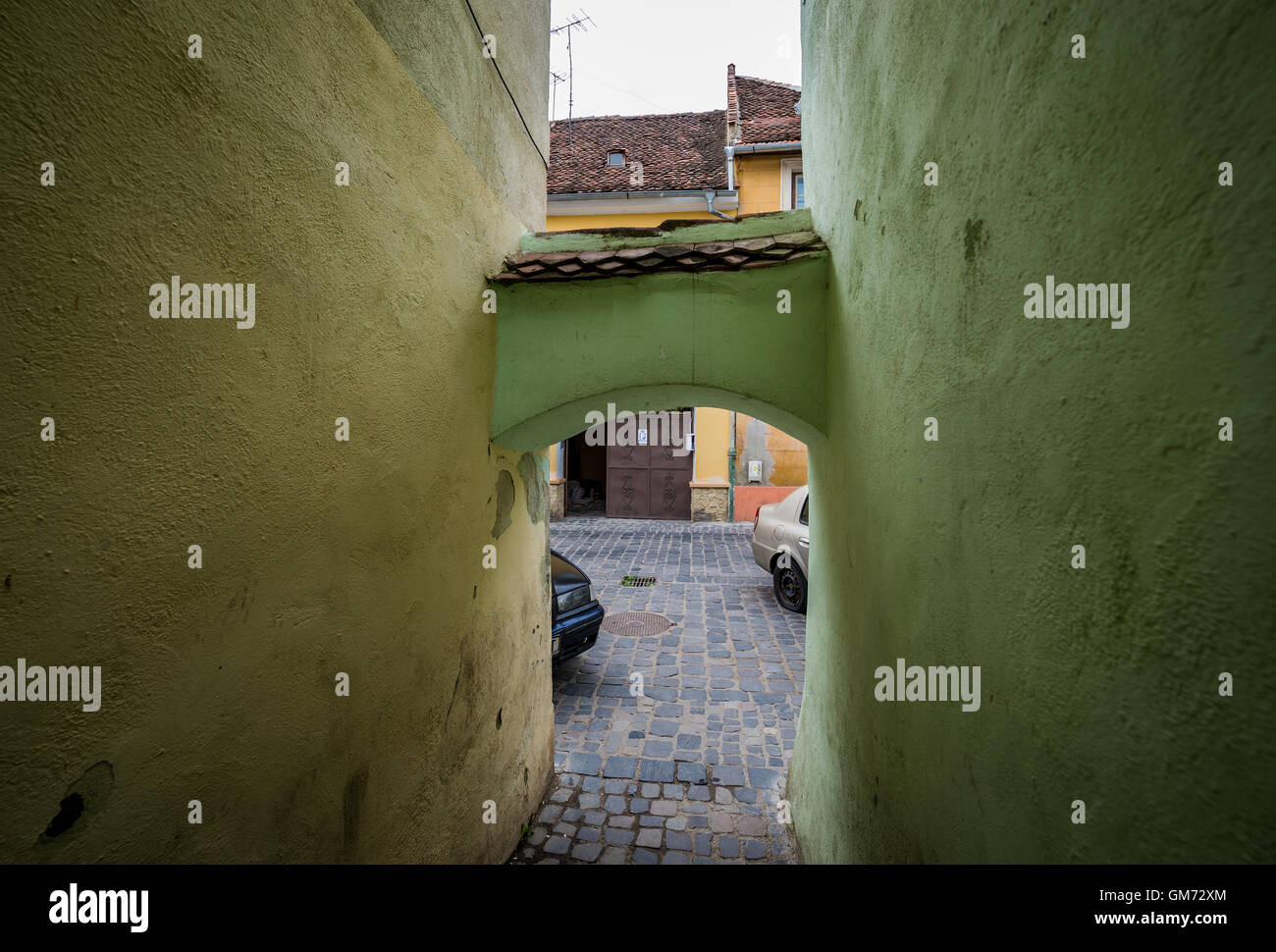 80m long Strada Sforii (Rope Street also called String Street) in Brasov,  Romania, one of the narrowest streets in Europe Stock Photo - Alamy