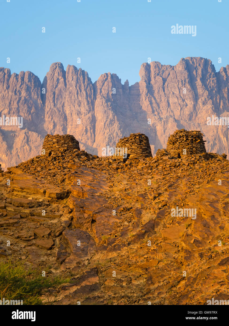Oman, Ad-Dakhiliyah, Jabal Misht, Al-Ain, beehive tombs, site of an excavation Stock Photo