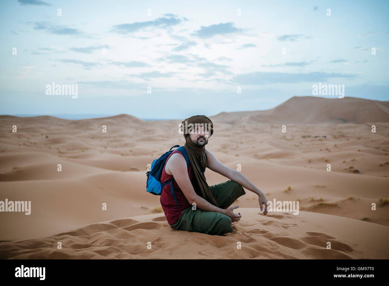Man sitting ground desert hi-res stock photography and images - Alamy
