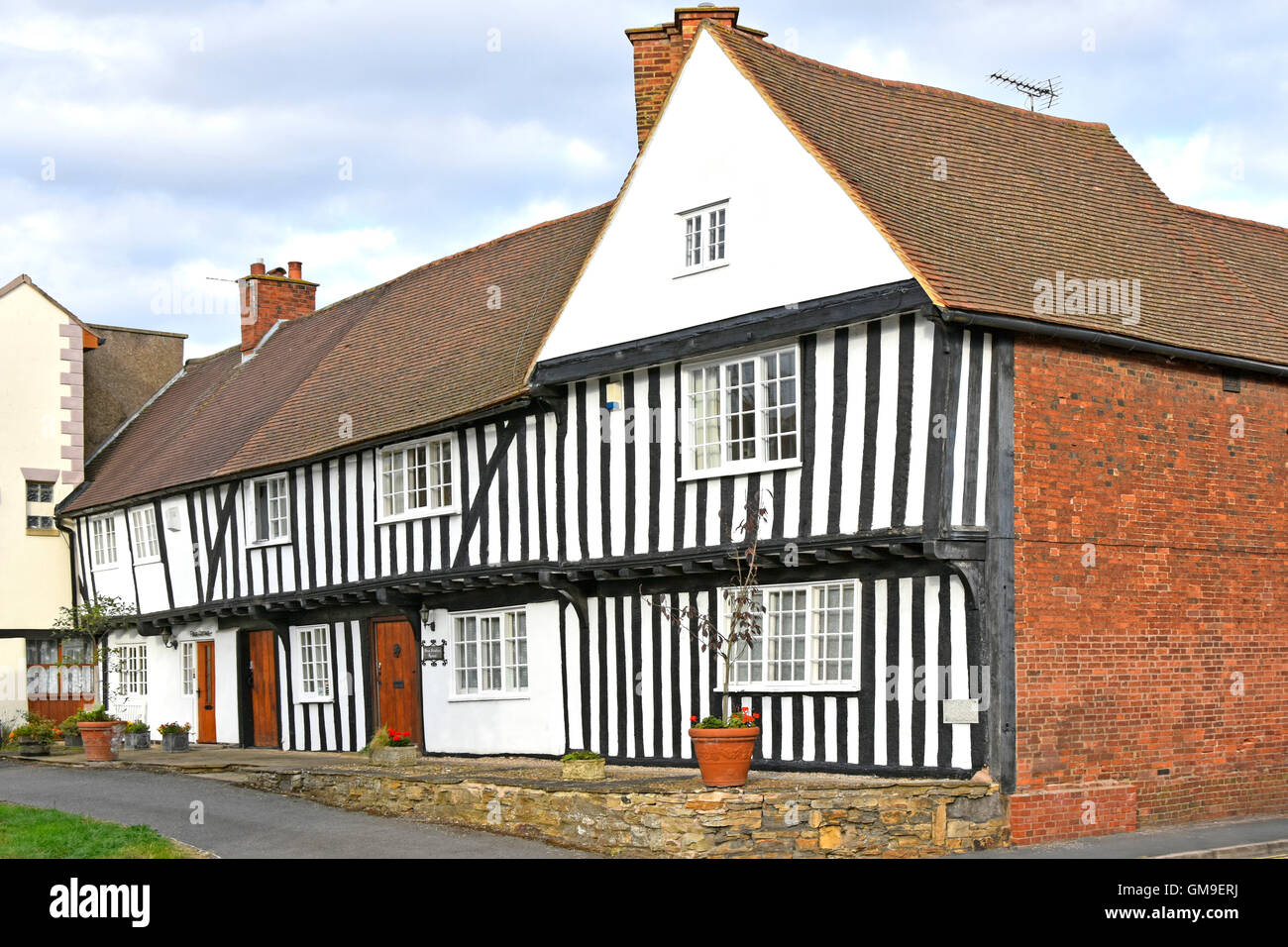 Black and White timber framed Guy Fawkes house was the Old Lion Inn in the village of Dunchurch near Rugby UK where Gunpowder plotters met in 1605 Stock Photo