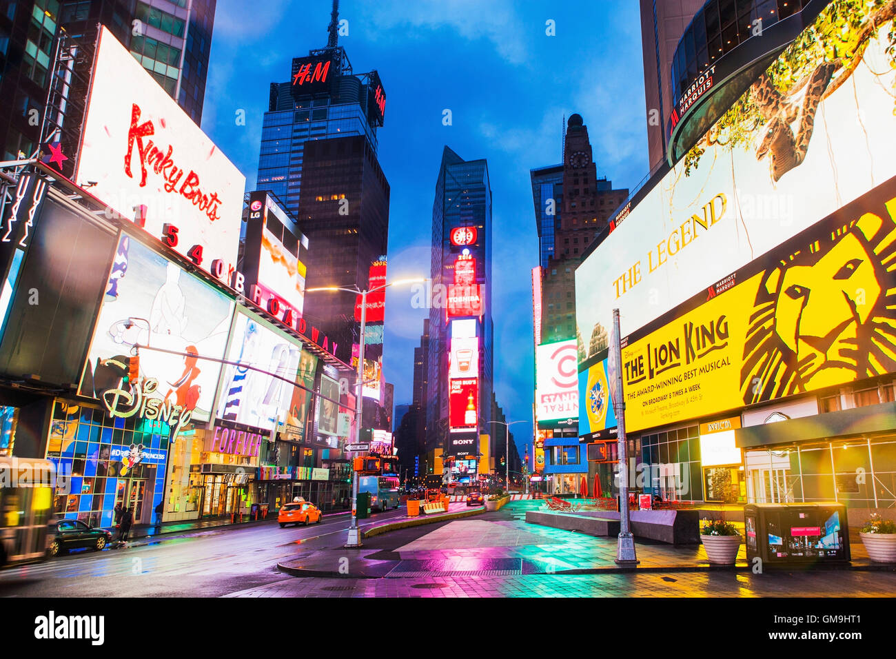 New York City, Times Square, Neon lights and ads of Times ...