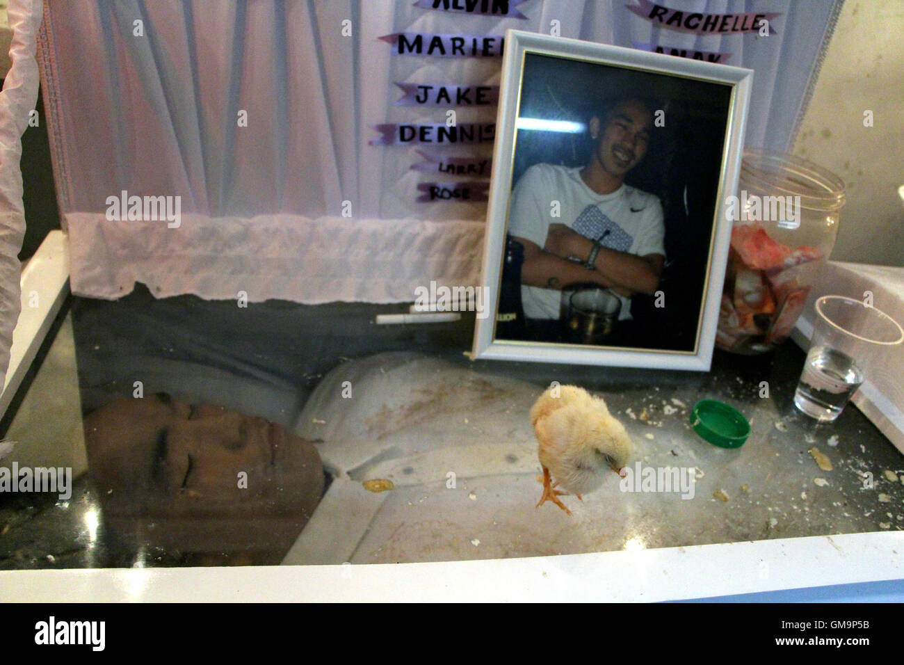 Philippines. 25th Aug, 2016. A chick was put at the top of the casket ...