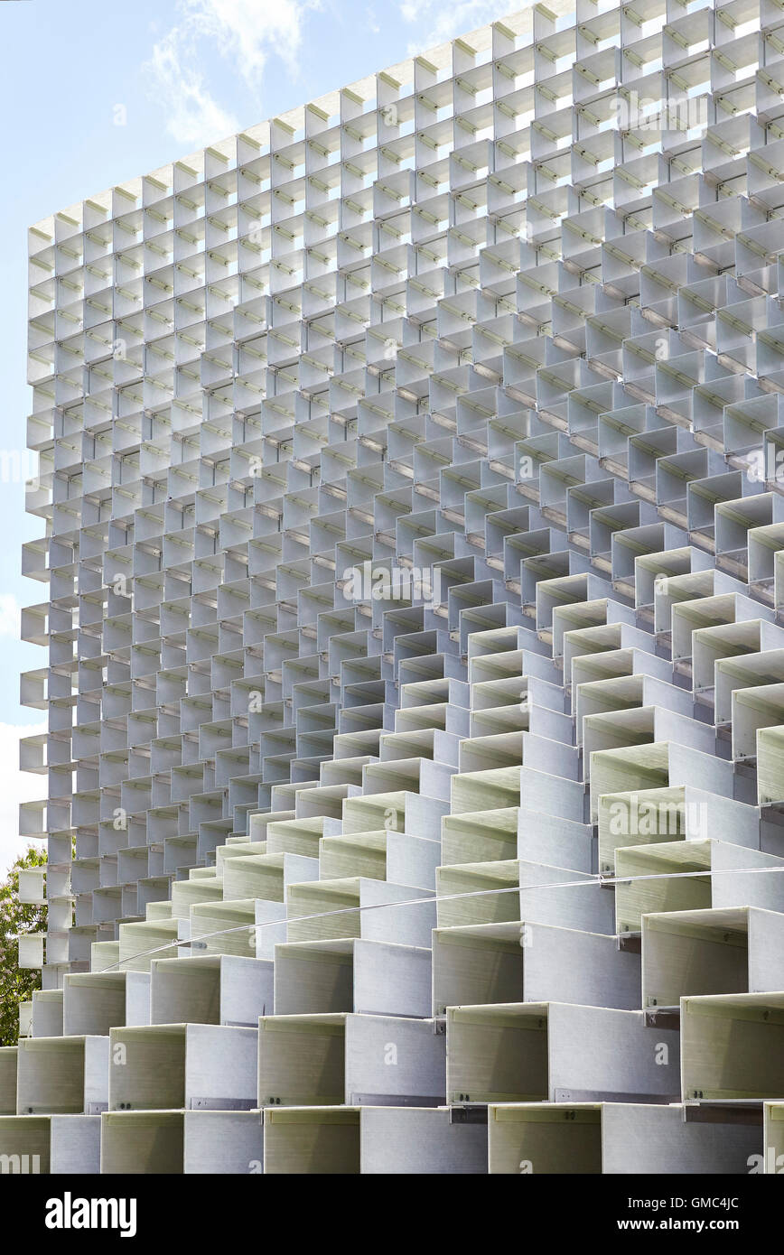 Detail of the stacking fibreglass boxes sweping upwards. SERPENTINE PAVILION 2016, London, United Kingdom. Architect: BIG / BJARKE INGELS GROUP, 2016. Stock Photo