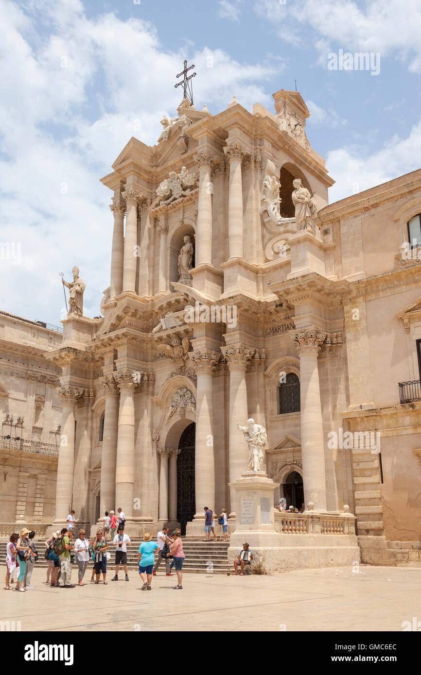 Syracuse Cathedral, Piazza Duomo, Ortygia, Syracuse, Sicily, Italy Stock Photo