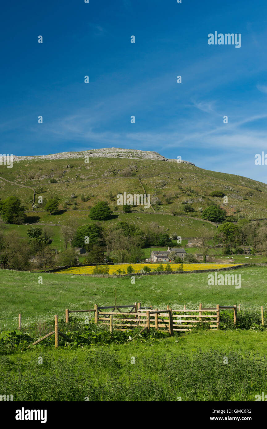 Blue sky over limestone plateau of Moughton, overlooking Crummackdale and the hamlet of Wharfe in the Yorkshire Dales, England. Stock Photo