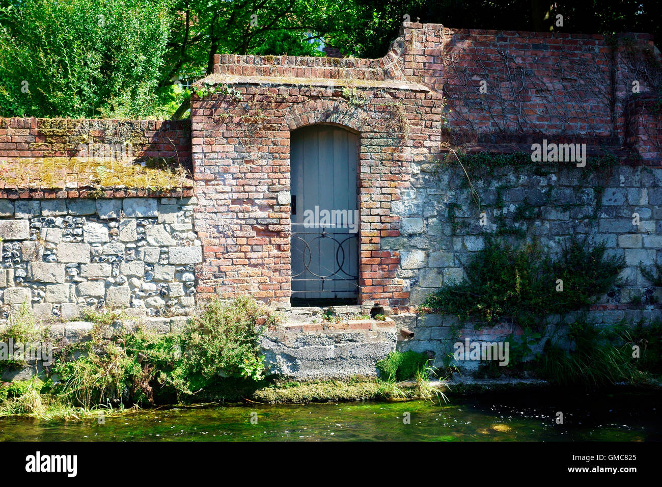 GARDEN GATE BACKING ONTO RIVER ITCHEN WINCHESTER Stock Photo