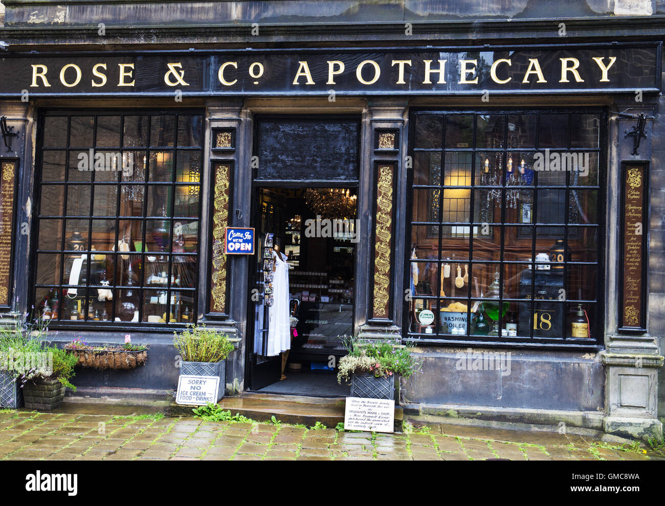 Old chemist shop in england hi-res stock photography and images - Alamy