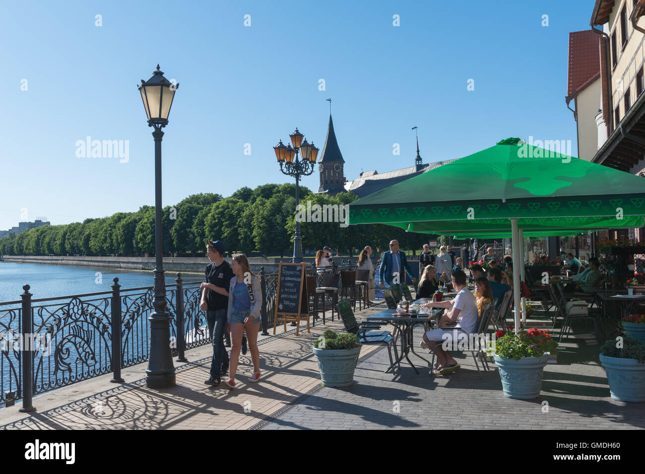 Promenade and café in the rebuilt fishing village 'Fischdorf' on the river Pregel, Kaliningrad, former Koenigsberg, Russia Stock Photo