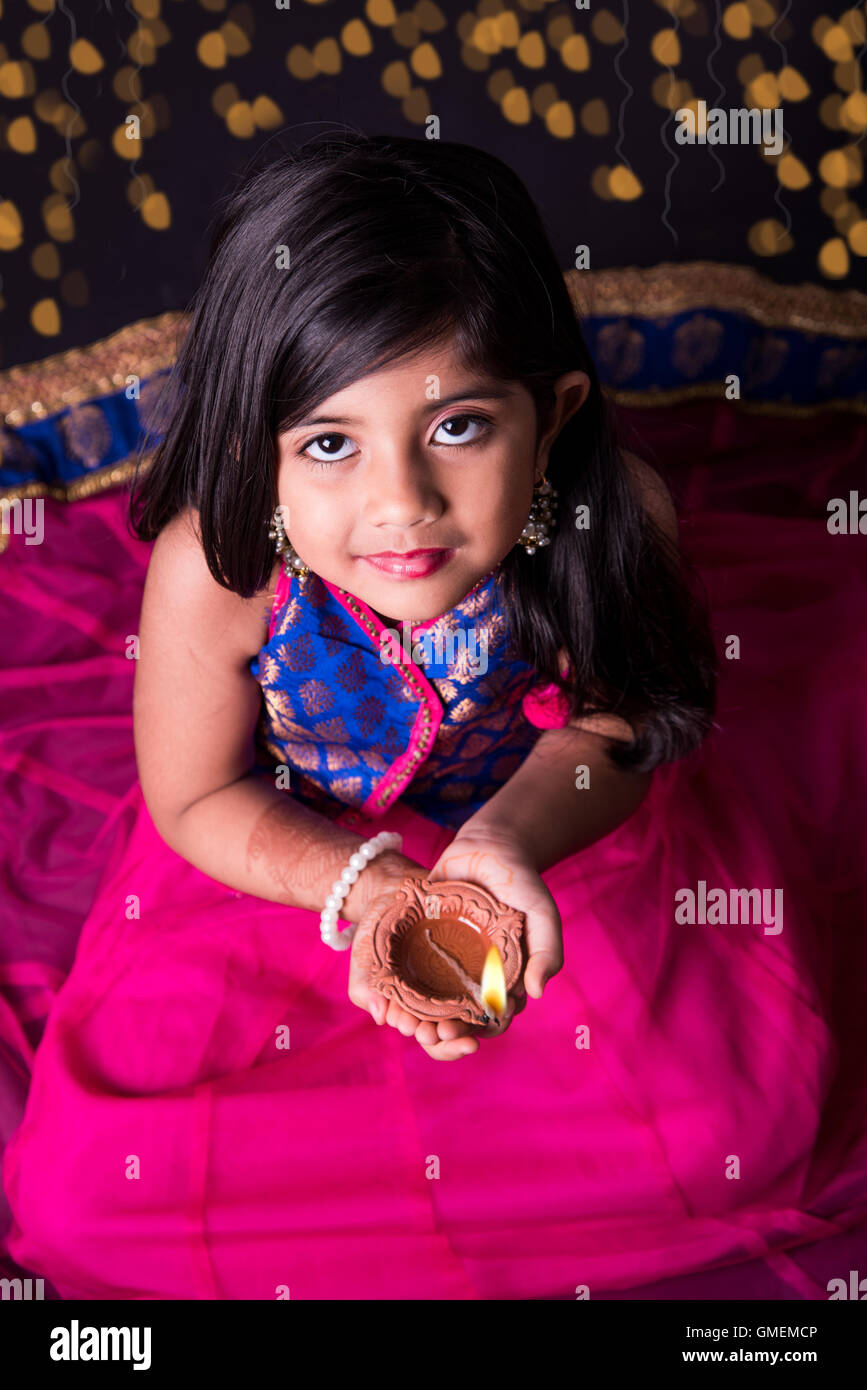 How to click that perfect shot with diya - Diwali | This diwali, you'all  are dressed up in the perfect clothes and now it's time to get clicked.  Follow how to pose