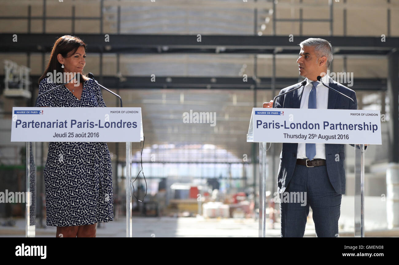 Mayor of London Sadiq Khan with Mayor of Paris Anne Hidalgo during a press conference at Station F in Paris, France. Stock Photo