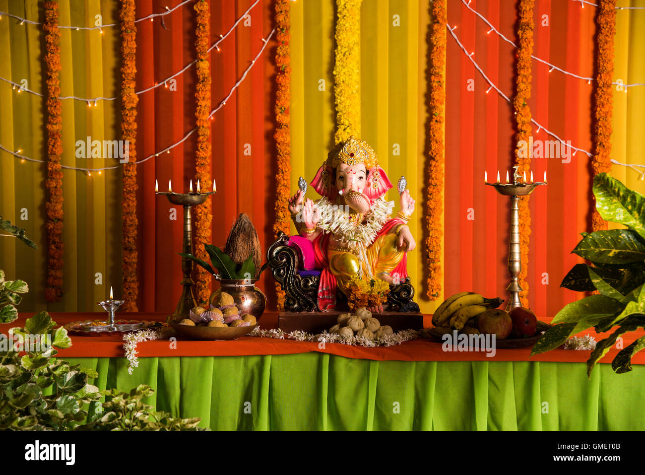 A clay statue of an Indian god Lord Ganesha Stock Photo - Alamy