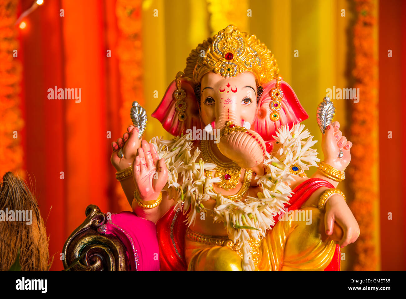 A clay statue of an Indian god Lord Ganesha Stock Photo - Alamy