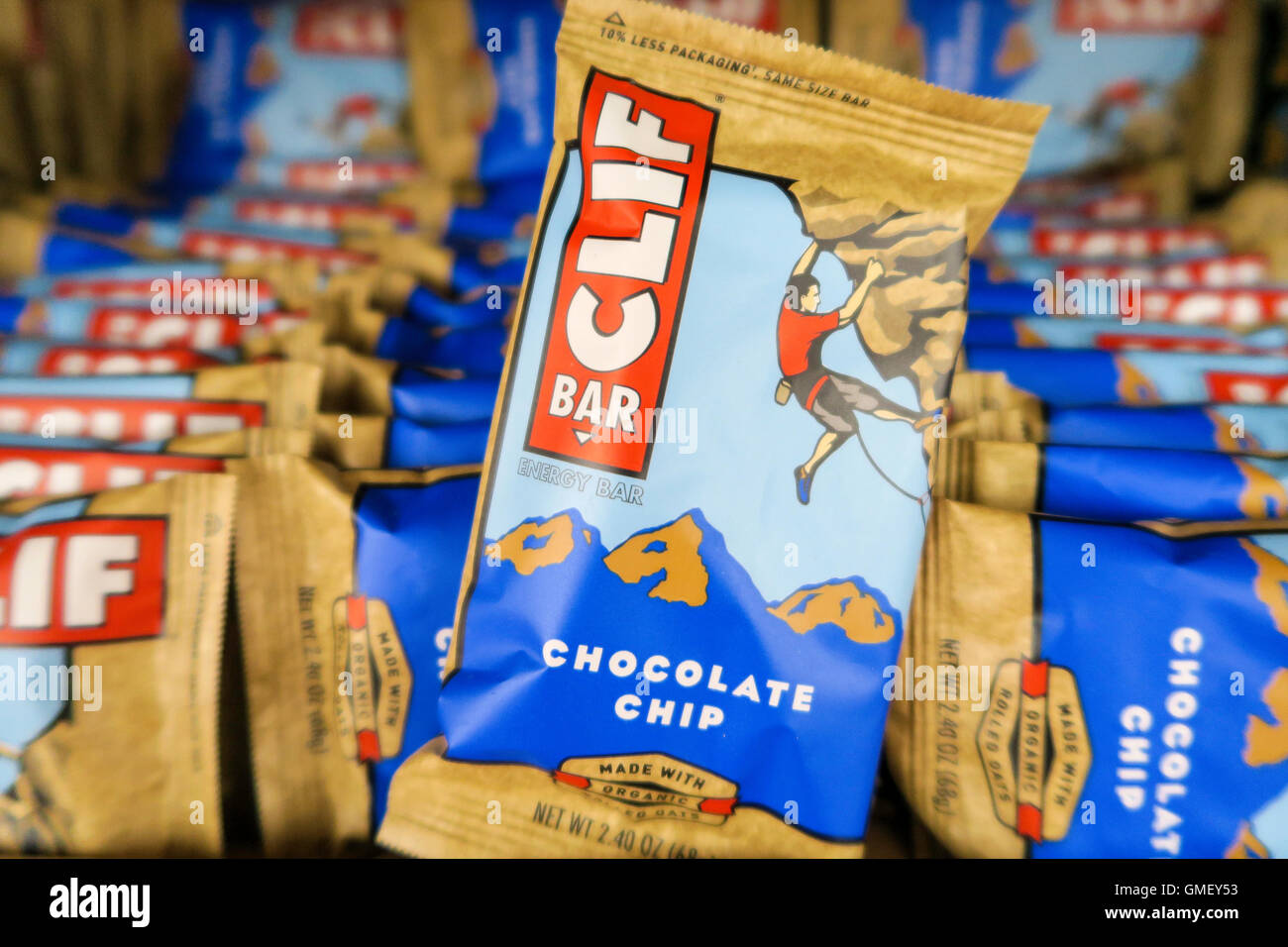 Chocolate Bars On Shelf Stock Photos & Chocolate Bars On Shelf Stock