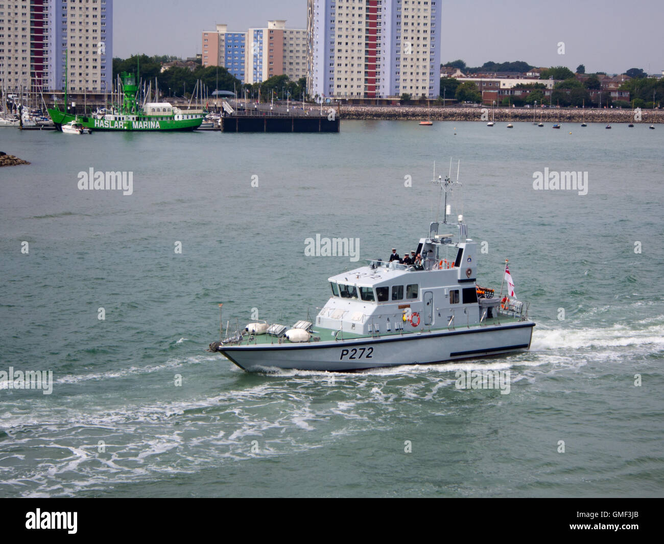 Portsmouth, UK, August 25th 2016. HMS Smiter, A current Royal Navy patrol craft,  sails out of Portsmouth Harbour as she takes part in a sail past of Portsmouth dockyard to mark the centenary of the Royal Navy coastal force . Credit:  simon evans/Alamy Live News Stock Photo