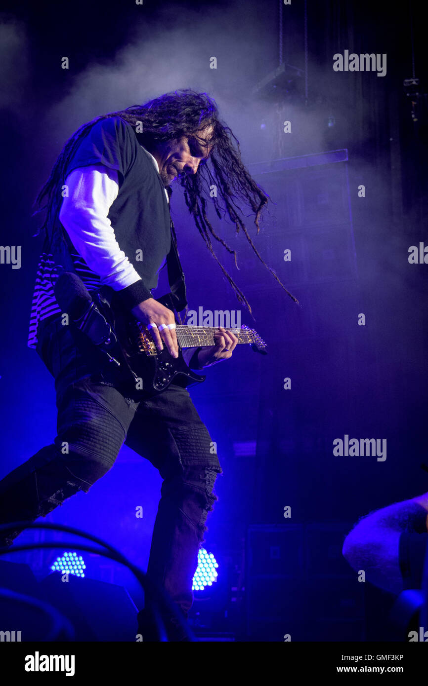 Toronto, Ontario, Canada. 23rd Aug, 2016. American metal band KORN performed at sold out Molson Canadian Amphitheatre in Toronto. Band members: JONATHAN DAVIS, JAMES 'MUNKY' SHAFFER, REGINALD 'FIELDY' ARVIZU, BRIAN 'HEAD' WELCH, RAY LUZIER © Igor Vidyashev/ZUMA Wire/Alamy Live News Stock Photo