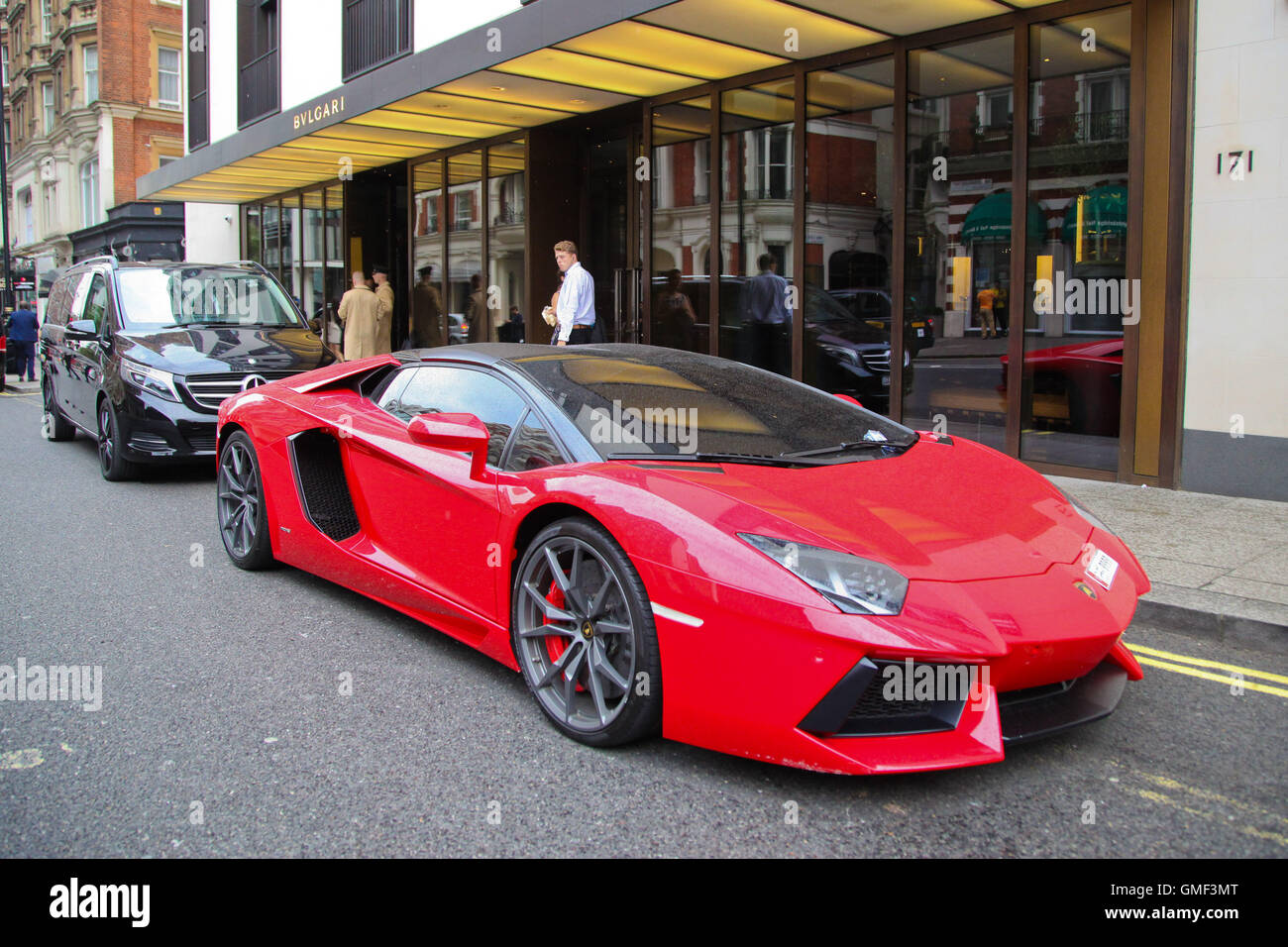 Knightsbridge, London, UK, 25 Aug 2016 - Lamborghini with UAEAD licence plate parked on double yellow lines in Knightsbridge Credit:  Dinendra Haria/Alamy Live News Stock Photo