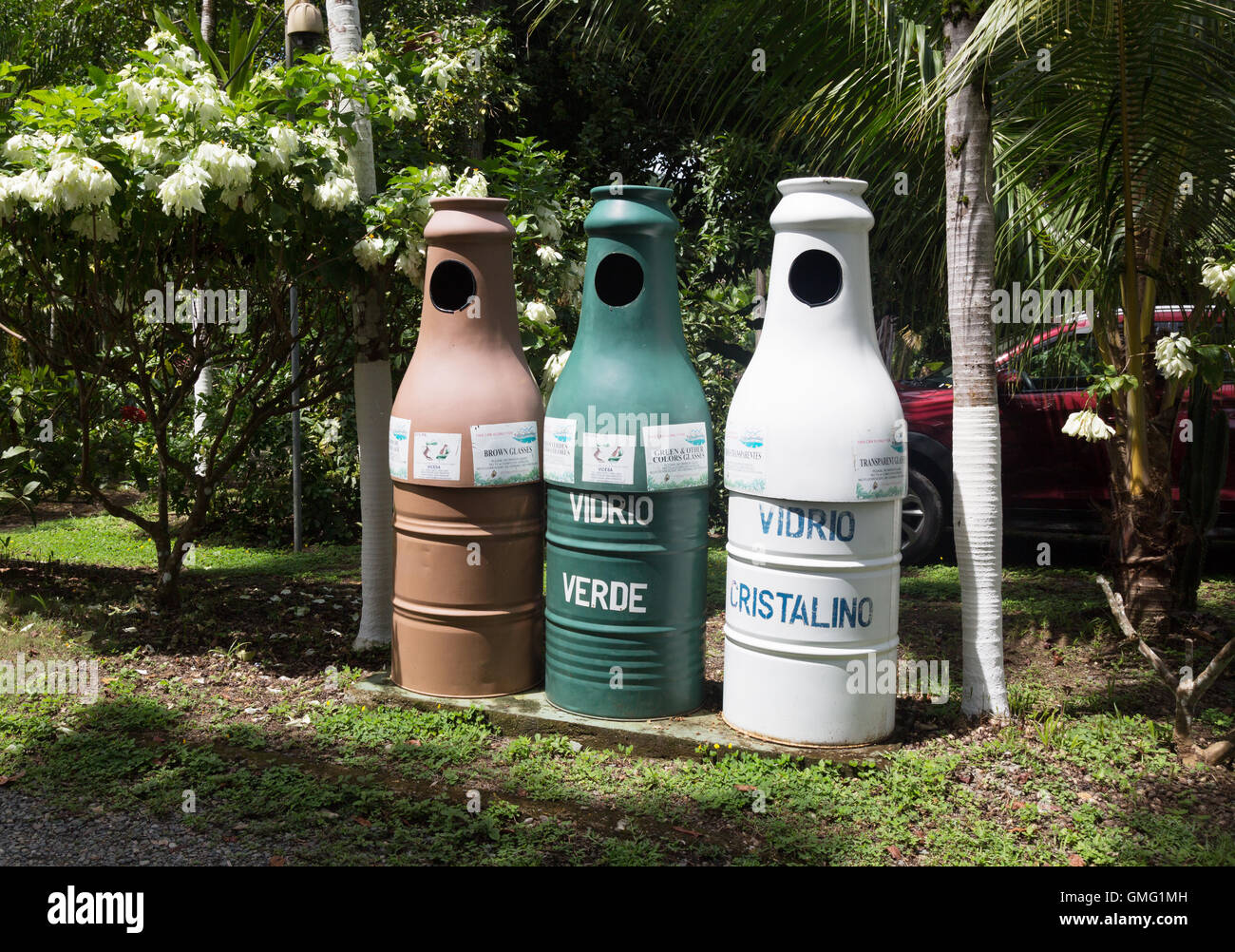 Recycle bins hi-res stock photography and images - Alamy