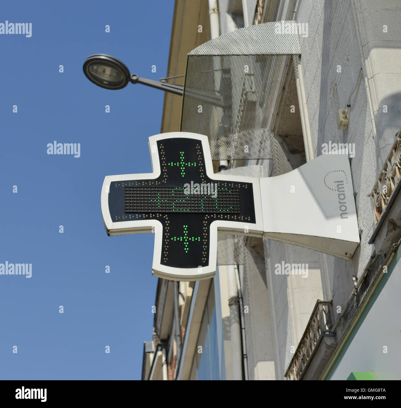 Temperature sign on the outside of a building showing 27c Stock Photo ...