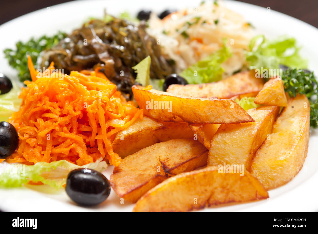 roasted potatoes with vegetables Stock Photo - Alamy