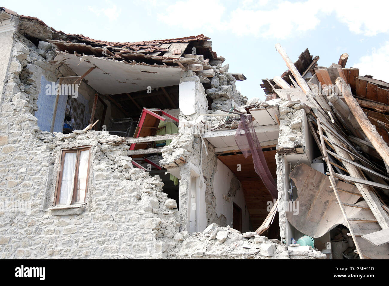 panoramica del paese raso al suolo. View of the destroyed village of Pescara del Tronto Pescara del Tronto( Rieti ) 24-08-2016 T Stock Photo