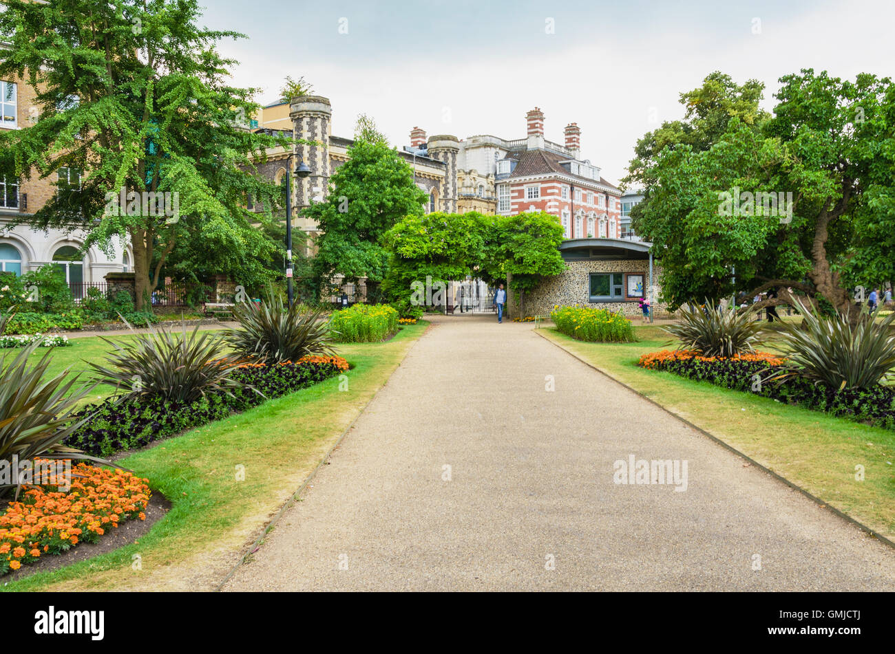 A view looking down a path towards the entrance of Forbury Gardens in Reading. Stock Photo