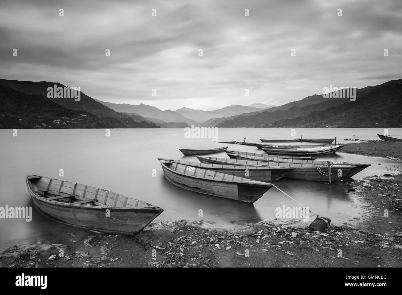 Lakeside boats hi-res stock photography and images - Alamy