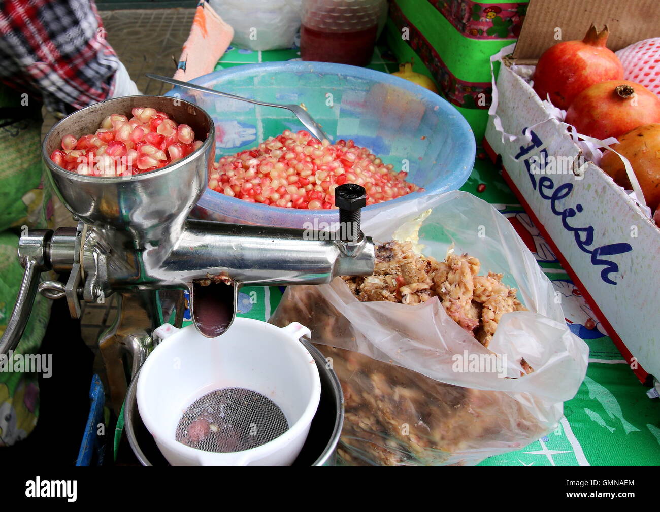 Pomegranate juicer hi res stock photography and images Alamy