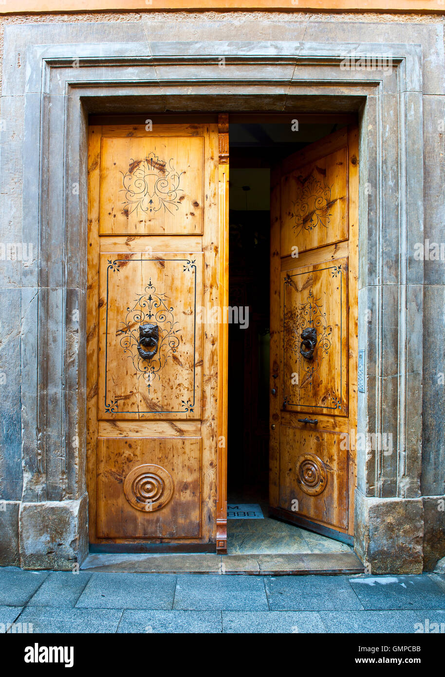 Spanish metal doorknob hires stock photography and images Alamy