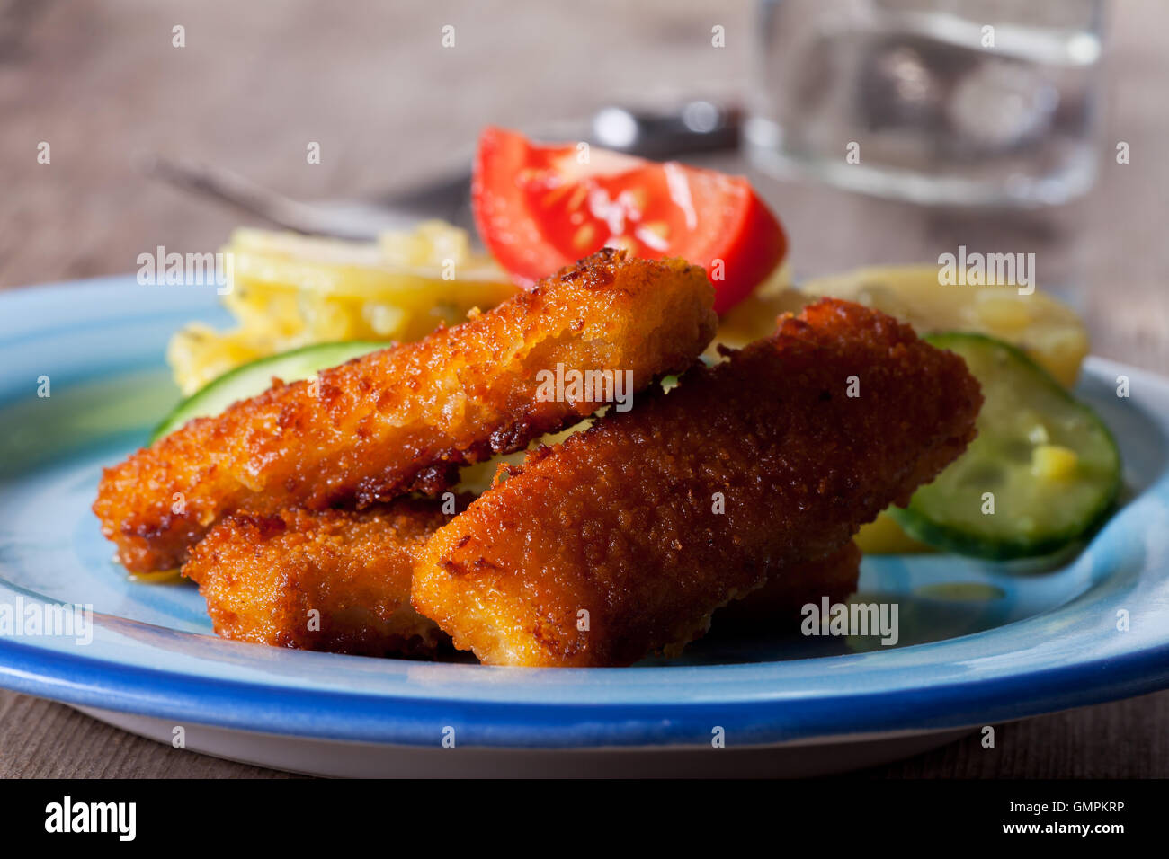 fish fingers and potato salad Stock Photo Alamy
