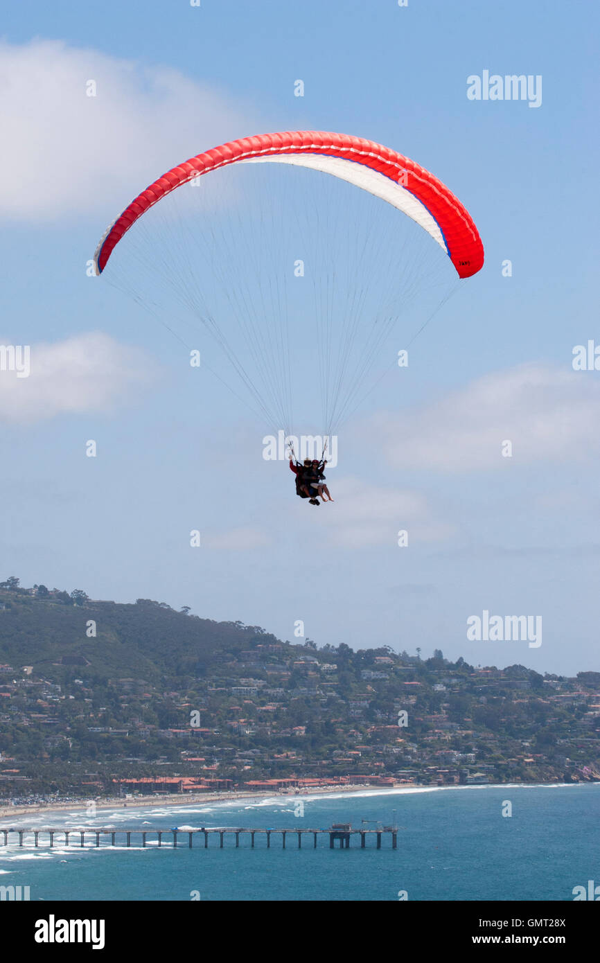 Tandem paragliding over ocean in San Diego, California Stock Photo Alamy