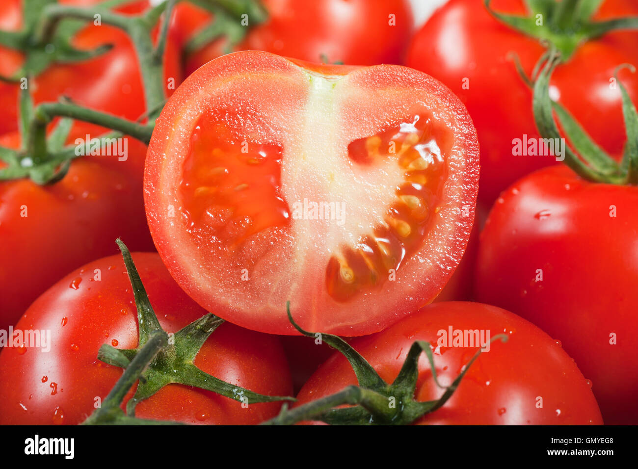 Мякоть помидоров рецепт. Помидор красный цвета. Помидоры Pomi. Мякоть томата. Томатная мякоть.