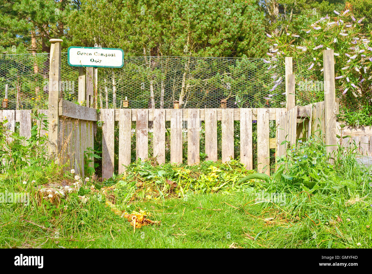 Composting bin heap hi-res stock photography and images - Alamy