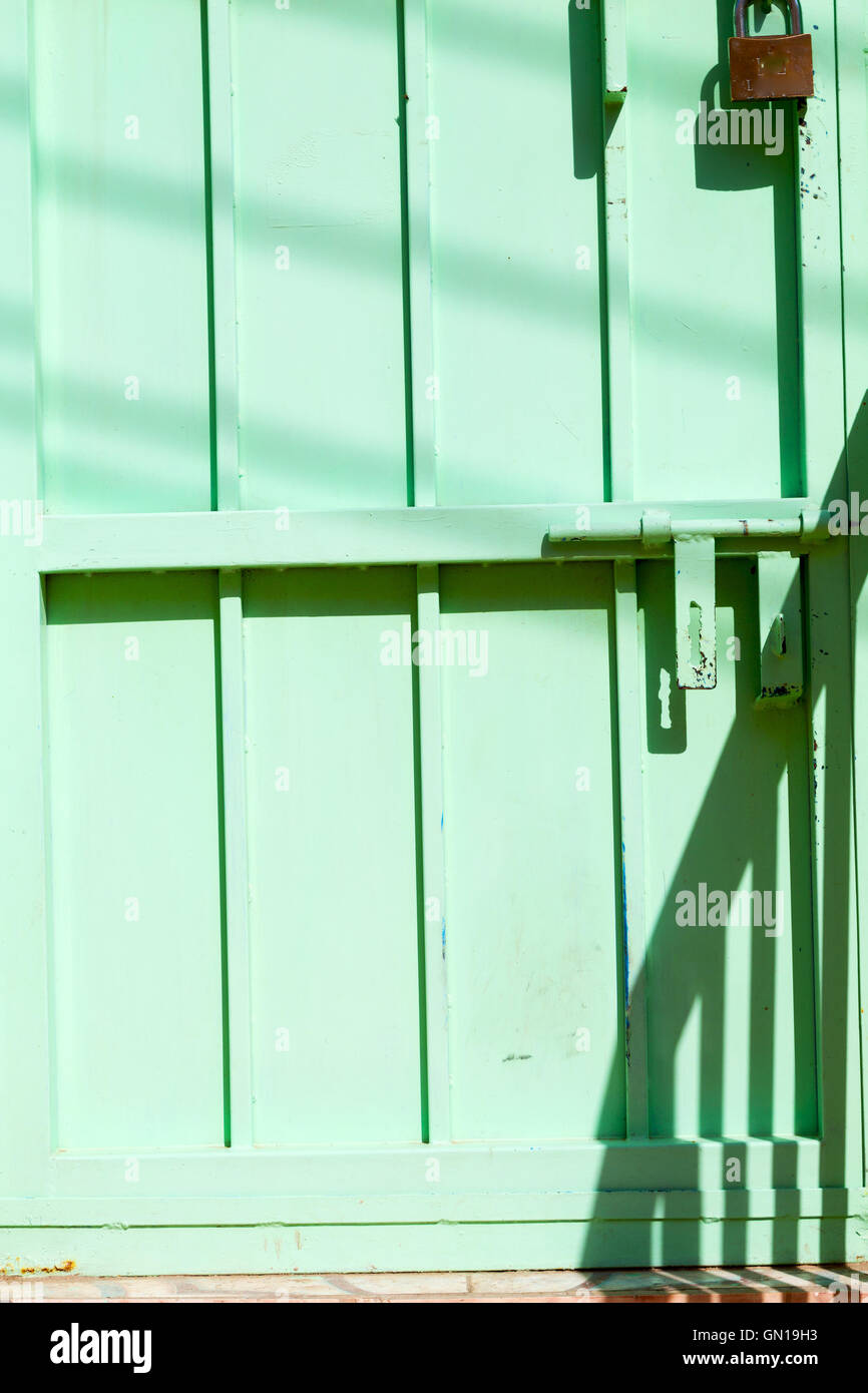 in oman the old door metal texture background Stock Photo Alamy